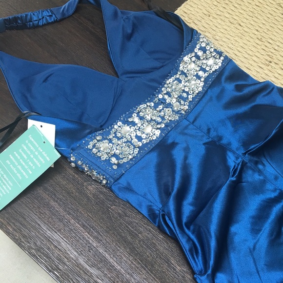 Formal dress - Picture 5 of 5